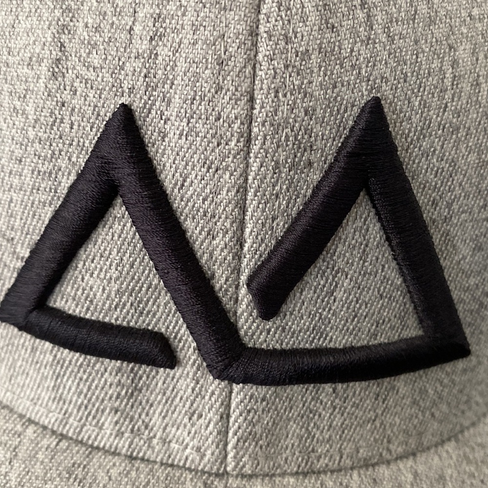 Skye Mountain grey hat EUC - Picture 2 of 5